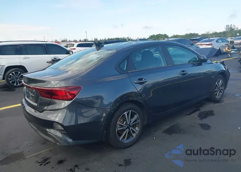 2022 Kia Forte Lxs z USA, uszkodzony, nr VIN 3KPF24AD8NE466657